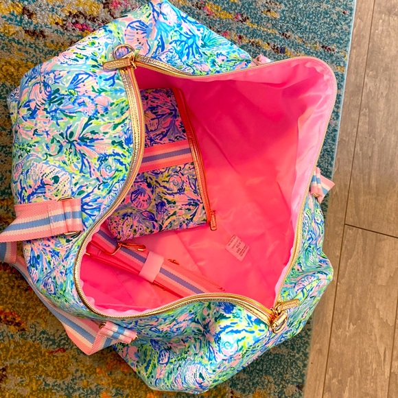 BRAND NEW travel tote Lilly Pulitzer - Picture 3 of 3